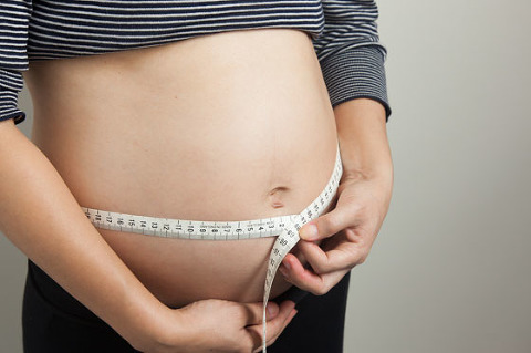 Measuring belly size at 19 weeks pregnant Maternity photos
