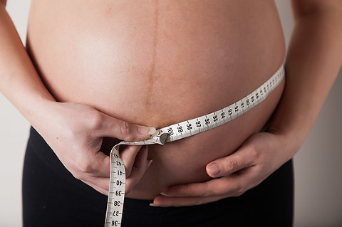 Measuring belly size at 39 weeks pregnant Maternity photos