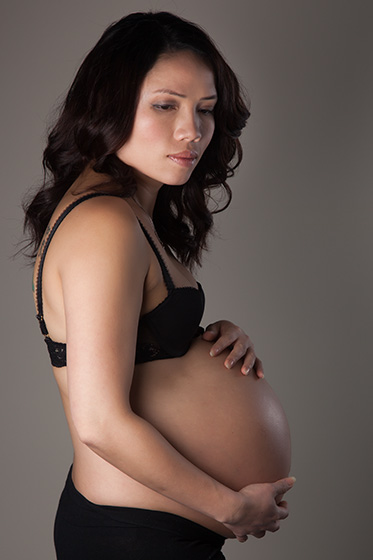 Pregnant woman in bra. Melbourne maternity photography