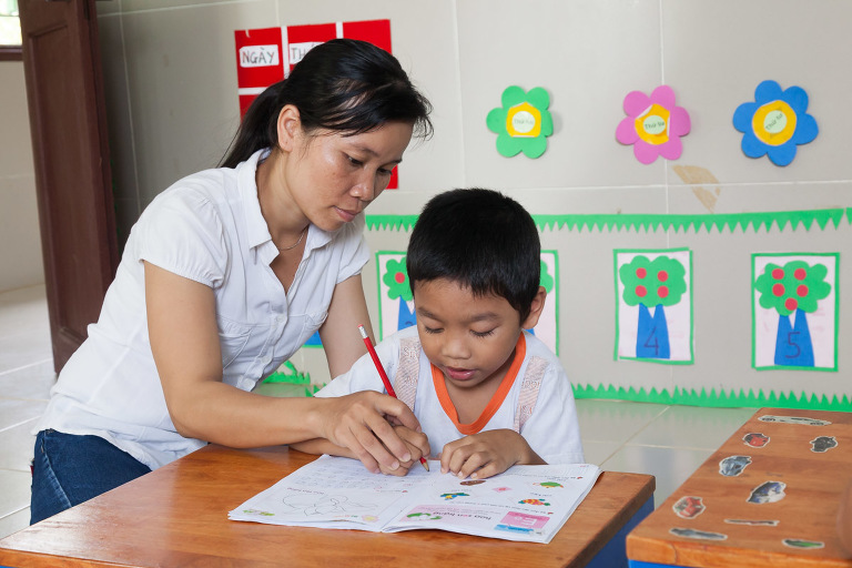 Writing skilss with child with learning disability Early Intervention Centre Nam Dong